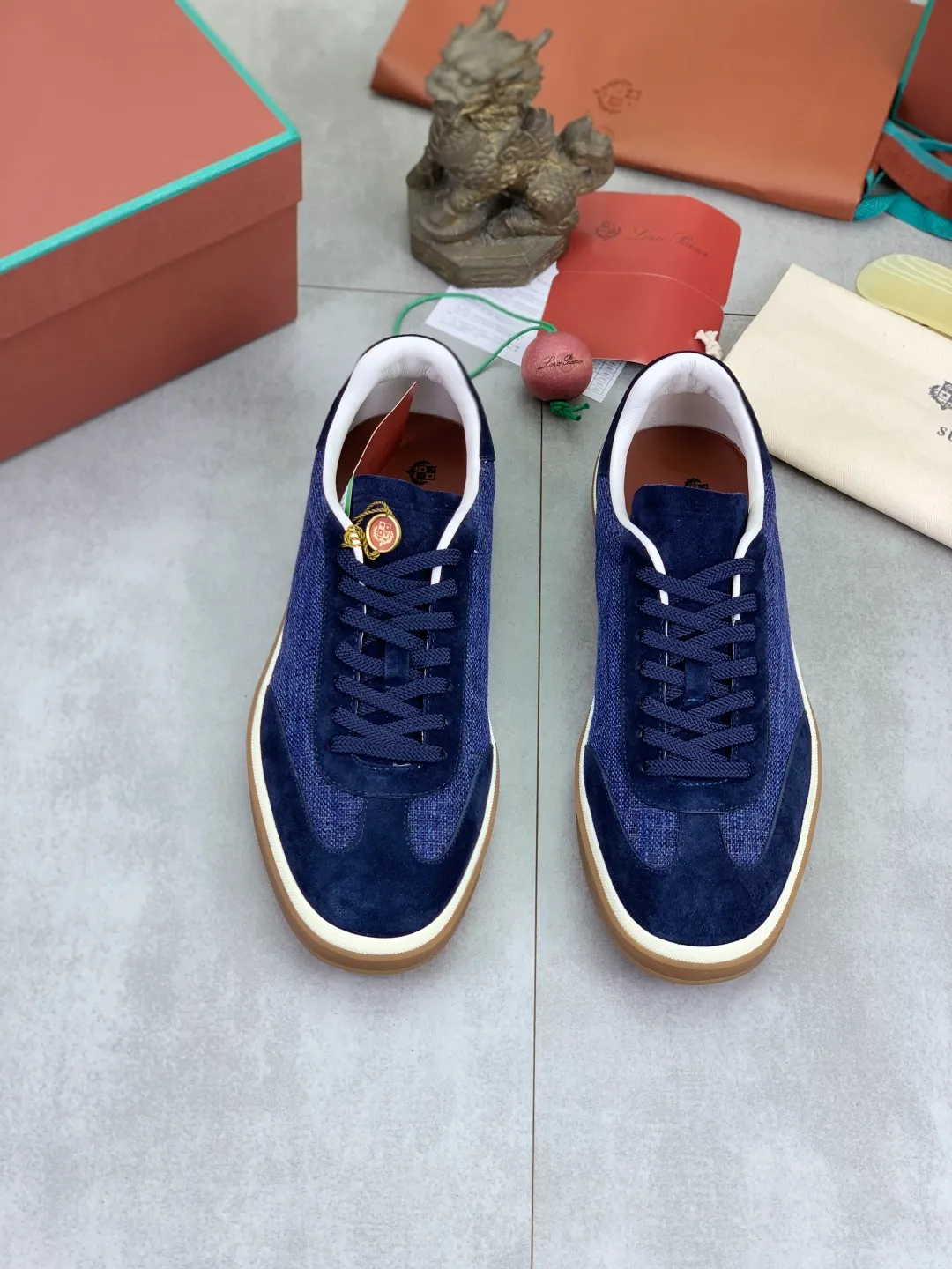 Men's Men's Shoes 💰P560 New Style 💰 The latest casual shoes Loro Piana 💯 Top grade 💯 Buy the original copy 💯 Founded the existing Loro Piana company on April 24, 1924. It is now the sixth generation of family business, providing the best quality products to customers who are discerning about taste and quality. Imported original fly woven fabrics with cowhide fabrics, plain calfskin lining, hand-stitched threads with cowhide feet, original packaging, high-end outsole, size: 38-45 (custom-made for 46), 7️⃣ colors available